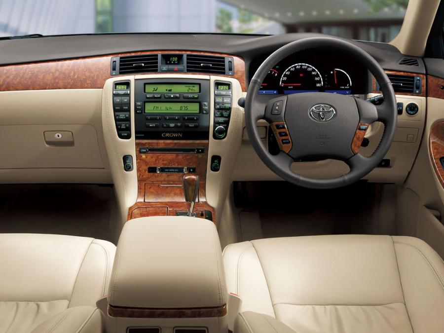 Торпедо Toyota Crown Royal (S180) 2003 года  (фото 21 из 24)